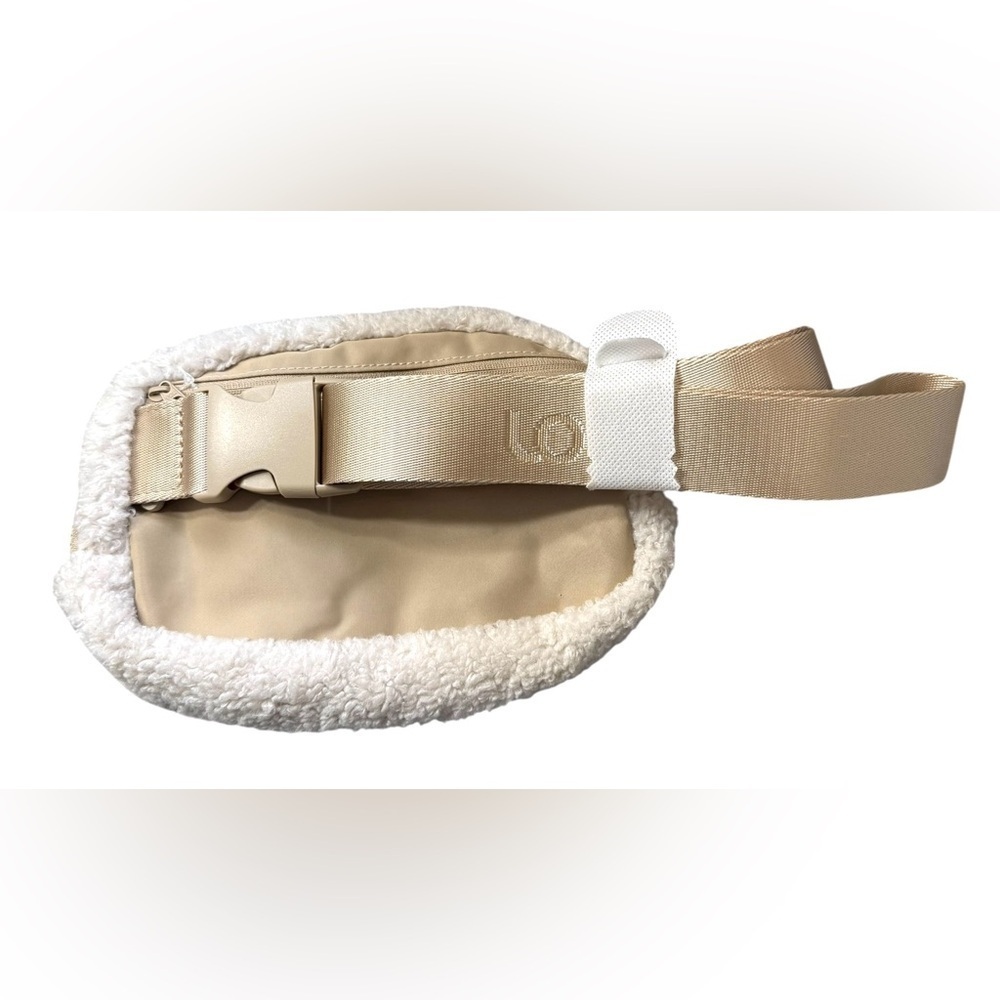 Lole Adjustable Crossbody Bag Cream/Gold Sherpa NWOT!  9” X 6” - Picture 2 of 3